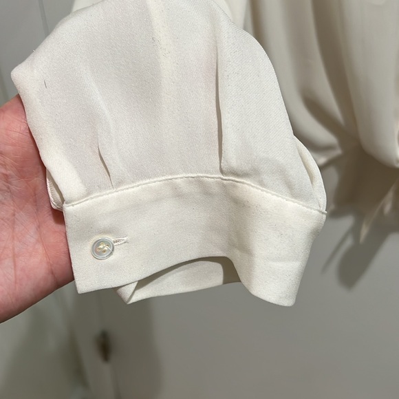 Joie 100% Silk Blouse. White. Size XS - Picture 4 of 7